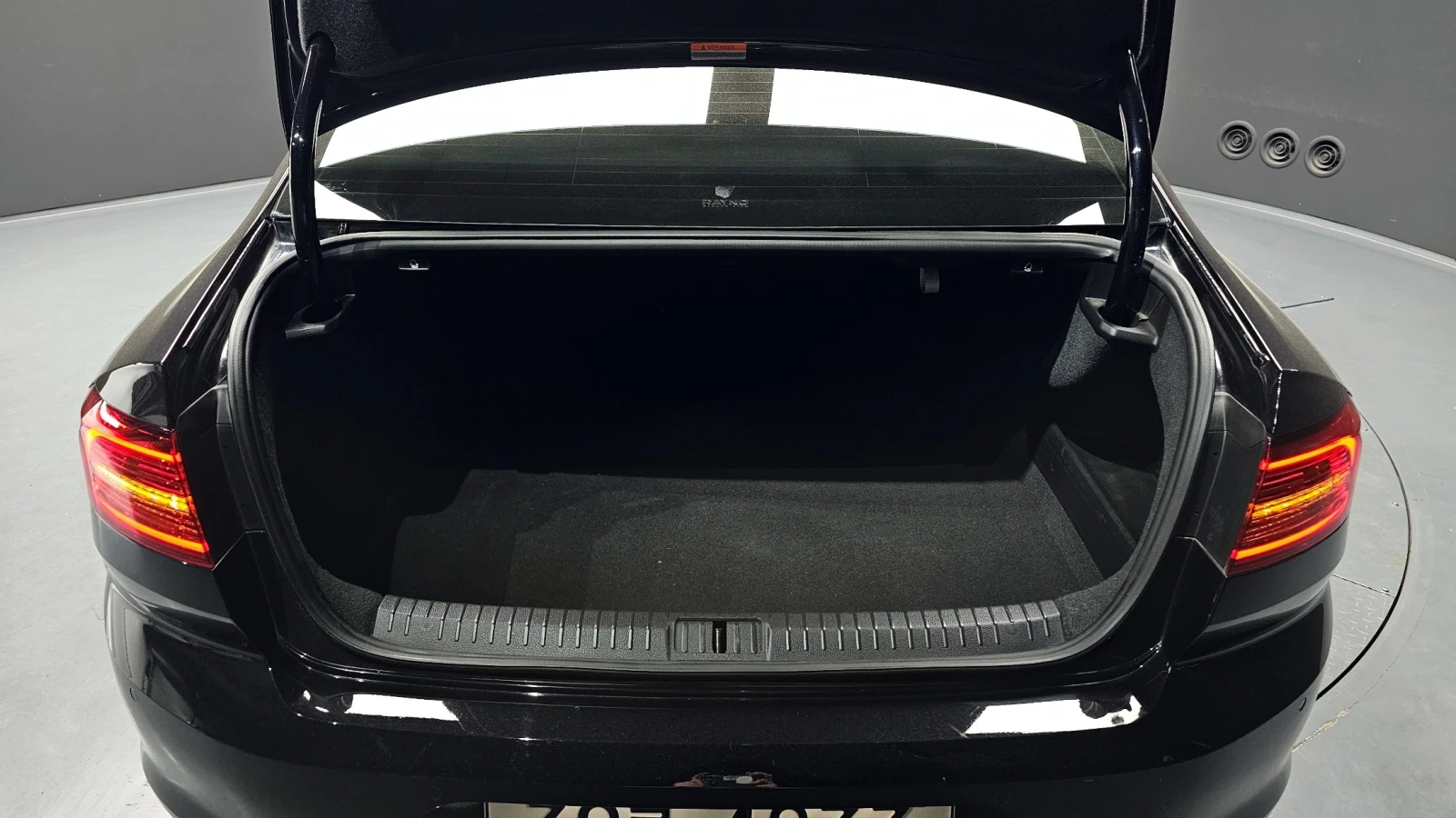 VW Passat GT 2.0 TDI Premium, снимка 15 - Автомобили и джипове - 56080312
