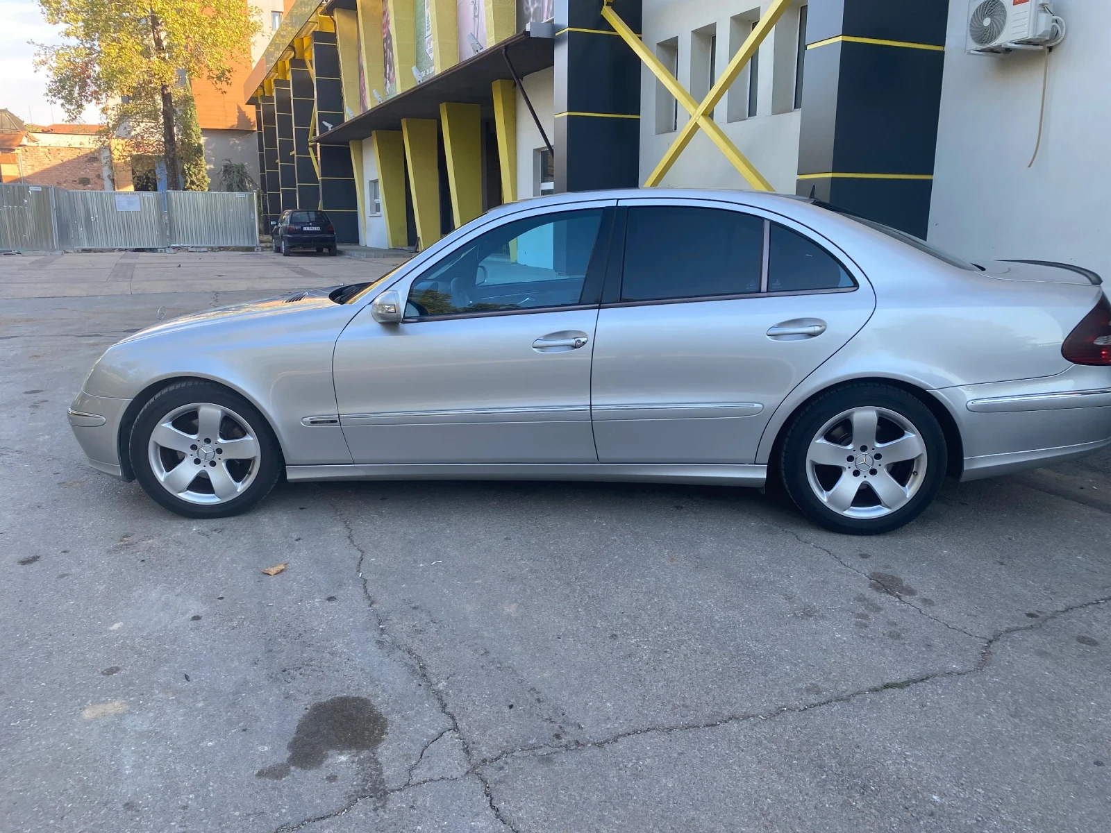 Mercedes-Benz E 220, снимка 3 - Автомобили и джипове - 56145043