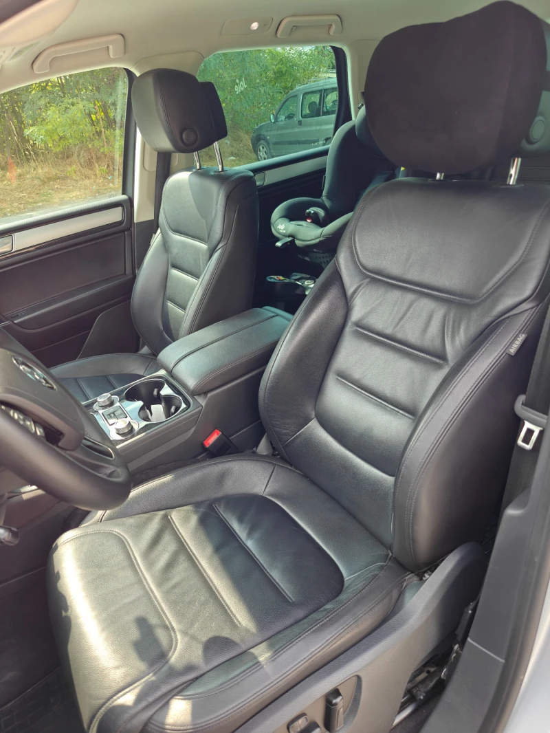 VW Touareg 3.0TDI V6 + ОПИСАНИЕ, снимка 9 - Автомобили и джипове - 52191041
