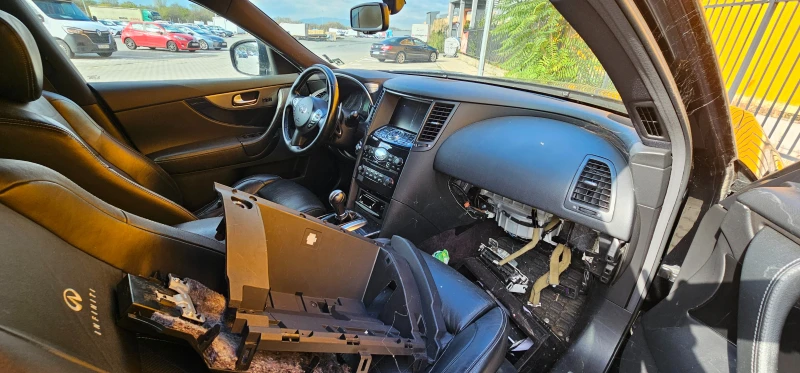 Infiniti QX70, снимка 9 - Автомобили и джипове - 52457071