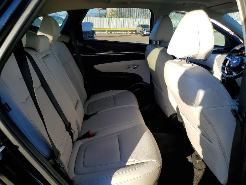 Hyundai Tucson 2.5L 4 Front-wheel Drive, снимка 12 - Автомобили и джипове - 53768835