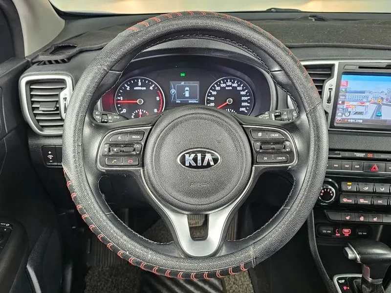 Kia Sportage 2.0 CRDi 4WD, снимка 13 - Автомобили и джипове - 54275123