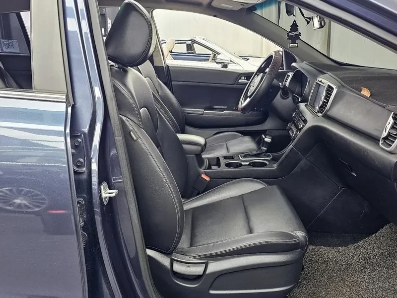 Kia Sportage 2.0 CRDi 4WD, снимка 11 - Автомобили и джипове - 54275123