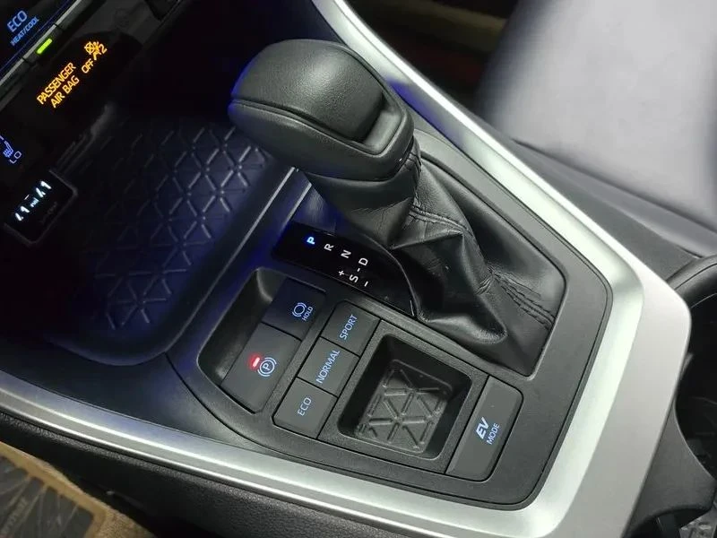 Toyota Rav4, снимка 8 - Автомобили и джипове - 56685333