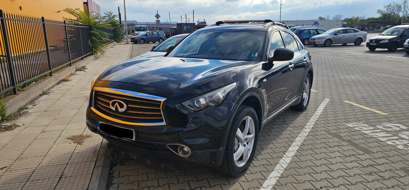 Infiniti QX70, снимка 1
