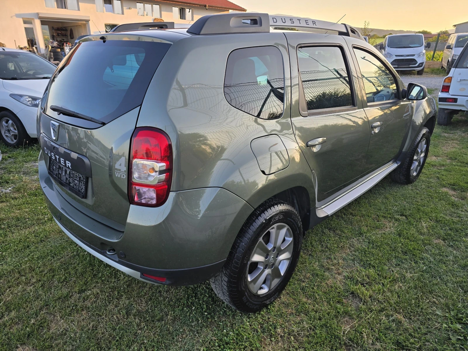 Dacia Duster LAUREATE 1.6 4X4 CH FaceLift - изображение 4