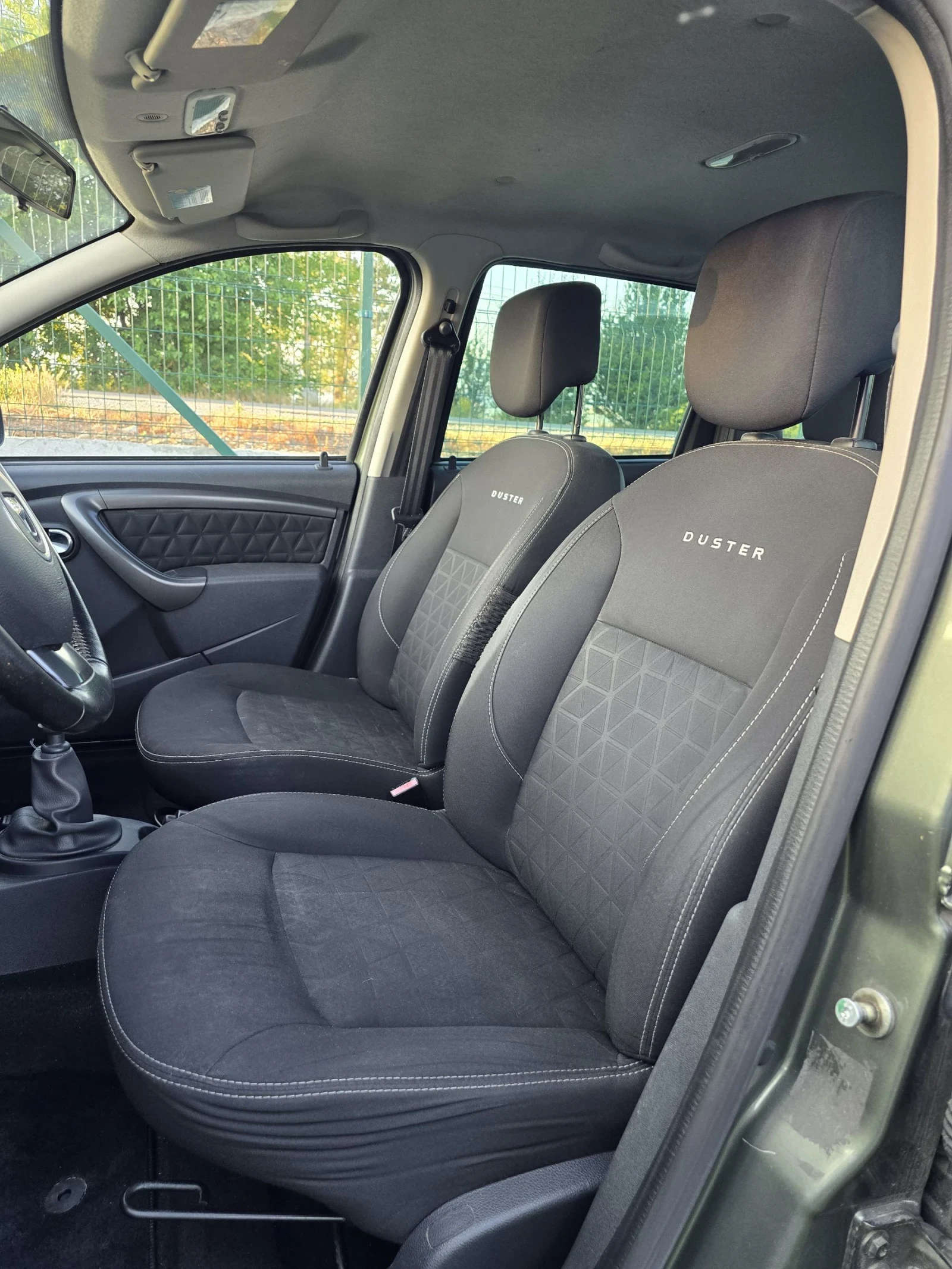 Dacia Duster LAUREATE 1.6 4X4 CH FaceLift - изображение 9