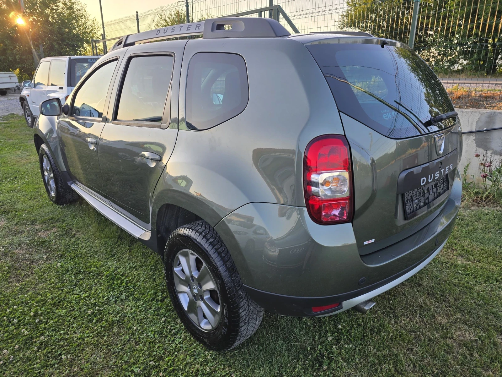Dacia Duster LAUREATE 1.6 4X4 CH FaceLift - изображение 6