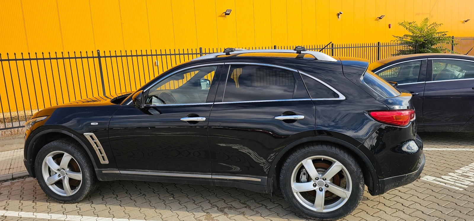 Infiniti QX70  - изображение 4