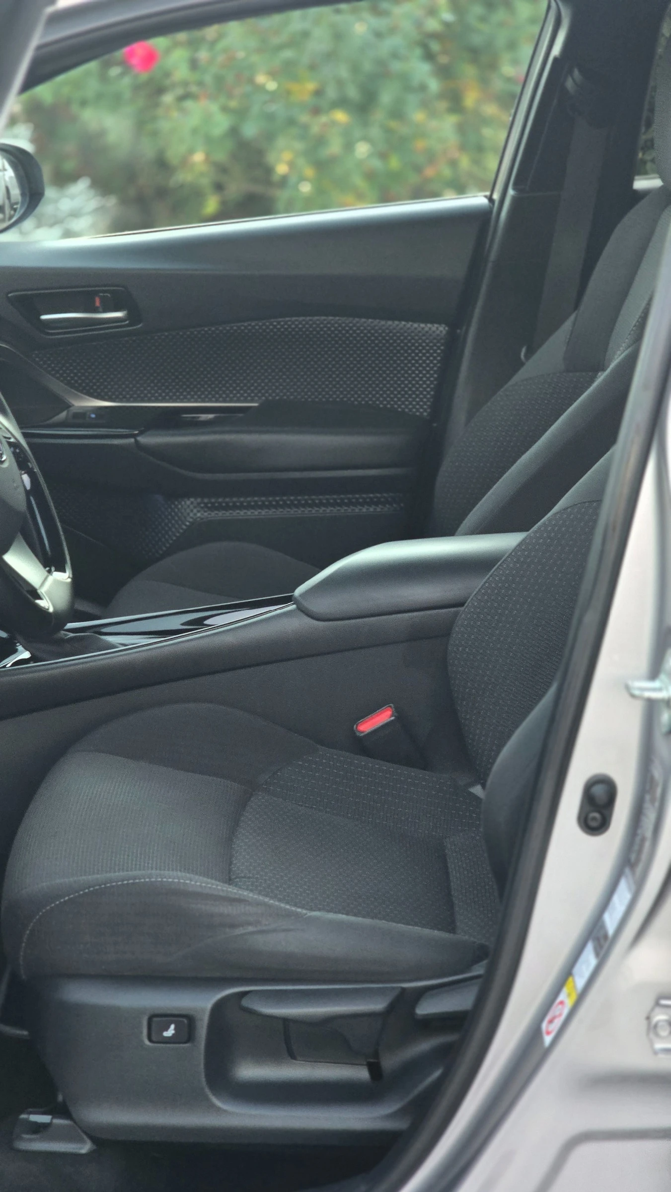 Toyota C-HR 1.8 * *  | Mobile.bg   13