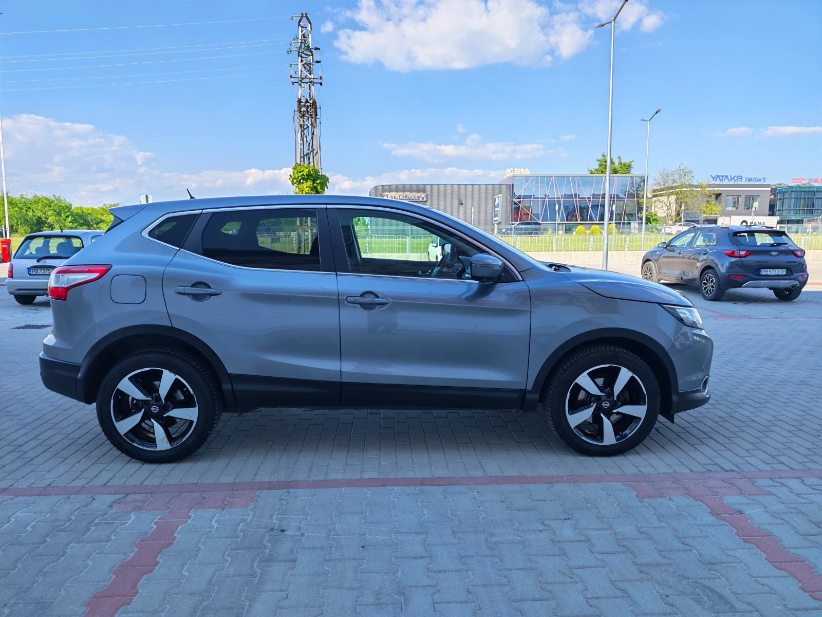 Nissan Qashqai 1.6 dci 131 kn 4×4, снимка 6 - Автомобили и джипове - 54439661