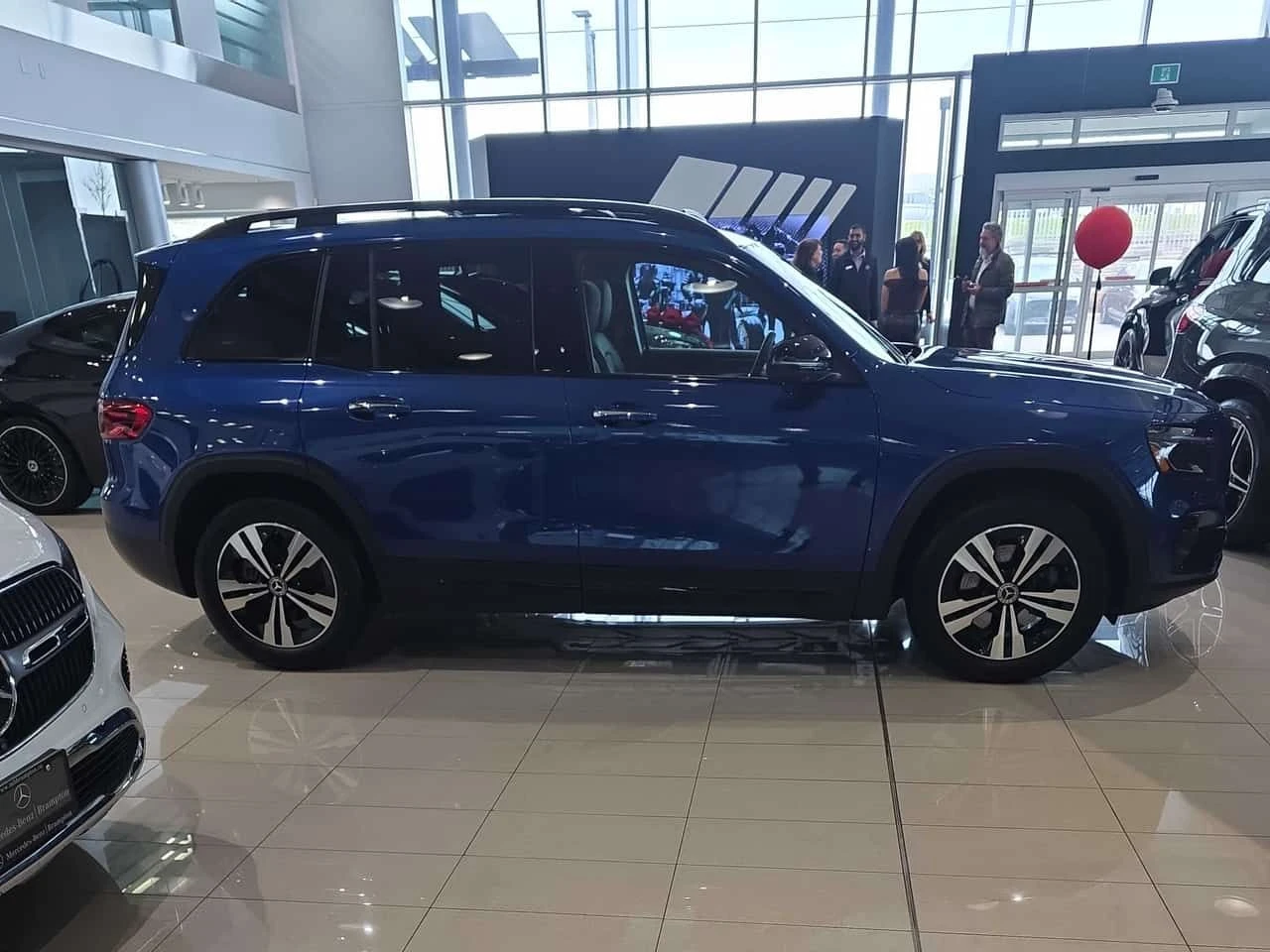 Mercedes-Benz GLB 250 * CARFAX * ОПЦИЯ ЗА ФИНАНСИРАНЕ, снимка 3 - Автомобили и джипове - 55051522
