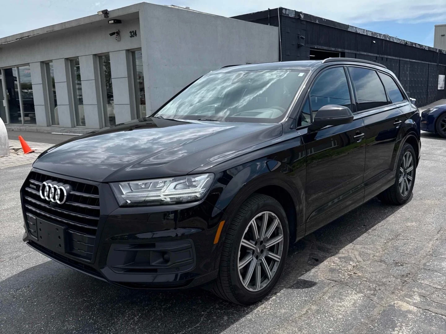 Audi Q7 Technik* 360* Шибидах* Keyless* Подгрев* 