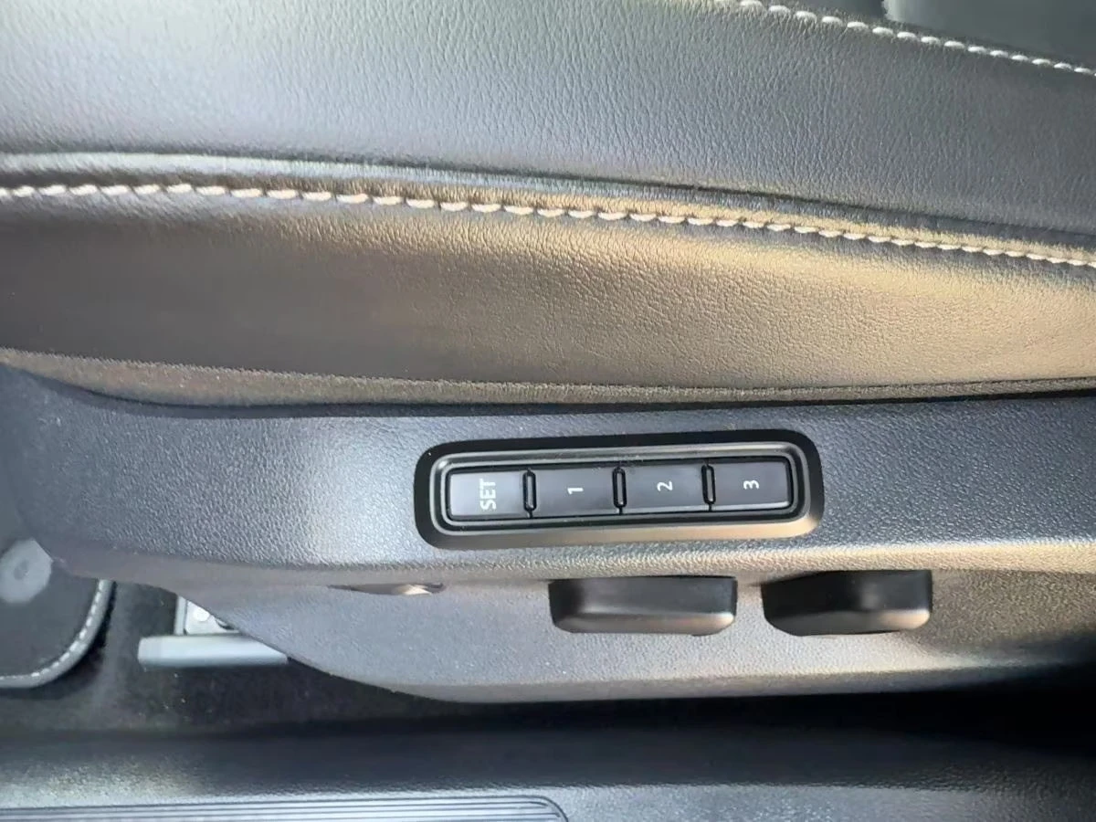 VW T-Roc 2.0TDI/R-DESIGN/150HP/DSG/PANO/LED/CAM/KLESS/603z, снимка 16 - Автомобили и джипове - 55279749