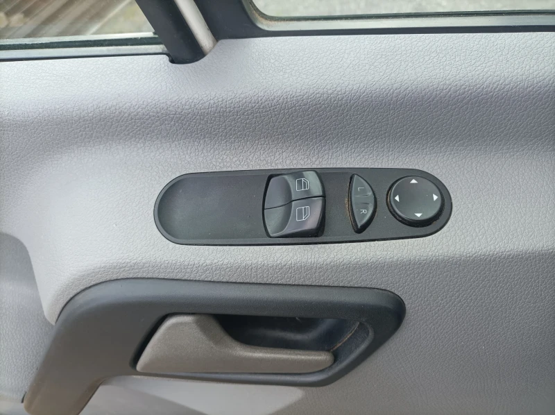 VW Crafter 2.5 tdi, снимка 11 - Бусове и автобуси - 52642343