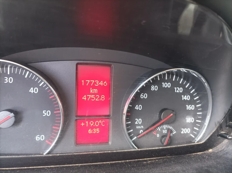 VW Crafter 2.5 tdi, снимка 14 - Бусове и автобуси - 52642343