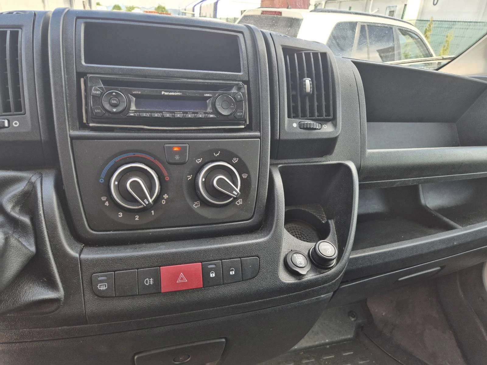 Peugeot Boxer 2.2 - изображение 8