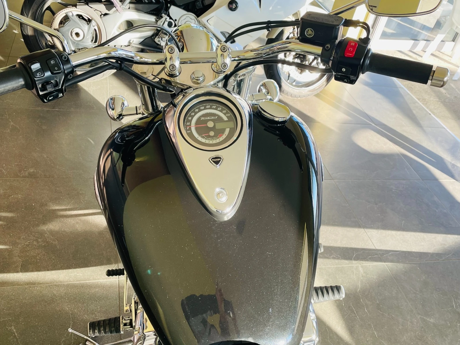 Triumph Thunderbird    | Mobile.bg   15