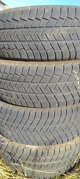 Гуми Зимни 225/55R18, снимка 1