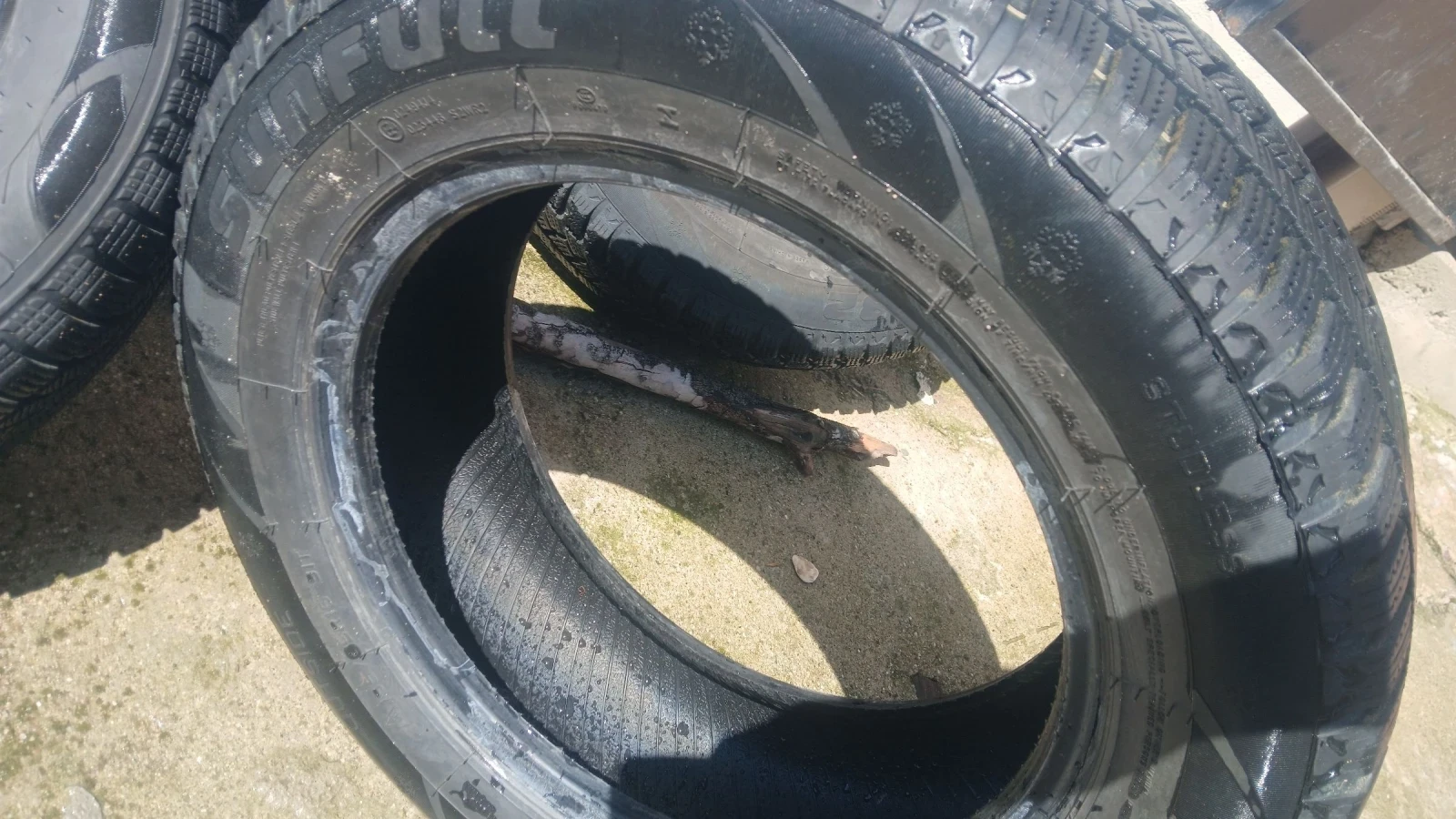 Гуми Зимни 195/65R15, снимка 2 - Гуми и джанти - 54665847