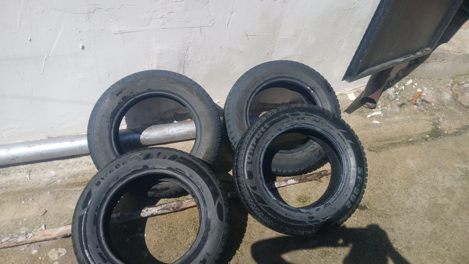 Гуми Зимни 195/65R15, снимка 4 - Гуми и джанти - 54665847