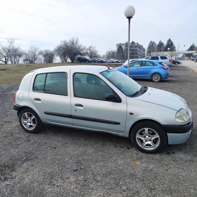 Renault Clio 1.4 Aвтоматик, снимка 4 - Автомобили и джипове - 49300623