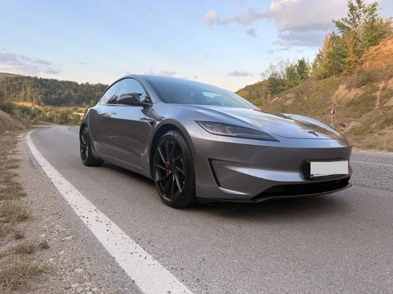 Tesla Model 3 Performance * Carplay * 2 х джанти + гуми