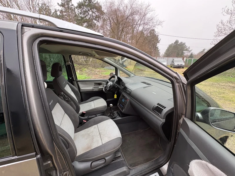 VW Sharan 1.9TDI 7местна, снимка 4 - Автомобили и джипове - 52839087