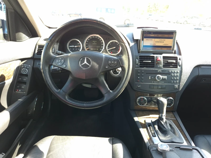 Mercedes-Benz C 320, снимка 12 - Автомобили и джипове - 53151197