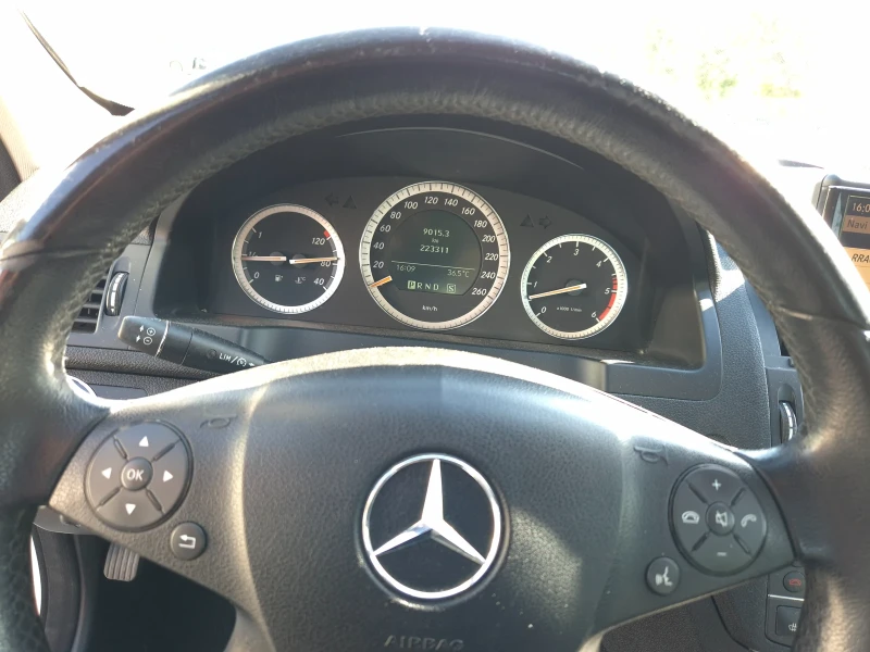 Mercedes-Benz C 320, снимка 13 - Автомобили и джипове - 53151197