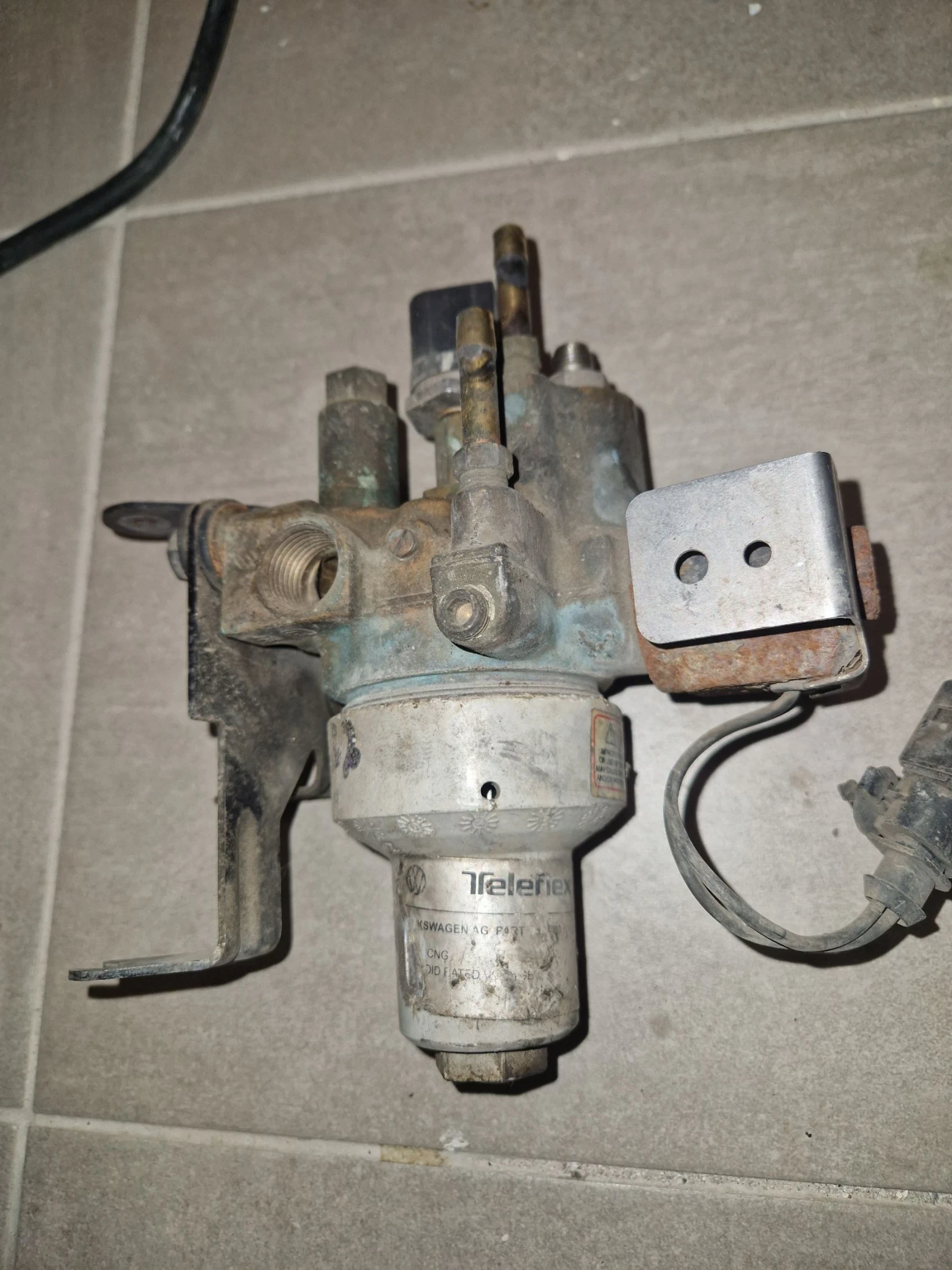 VW Caddy 2.0 CNG Ecofuel на части, снимка 12 - Автомобили и джипове - 53786008