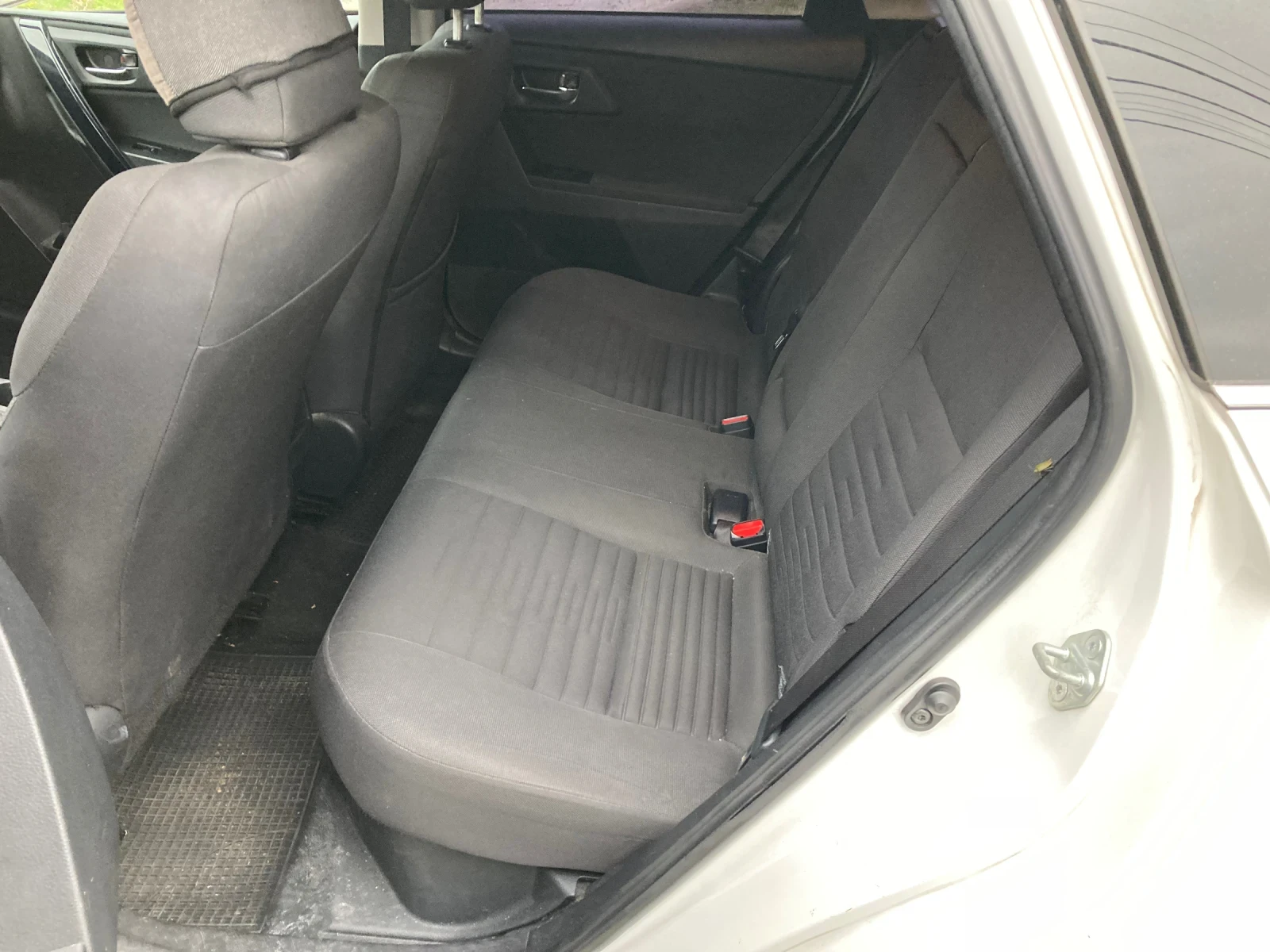 Toyota Auris 1.8 Hibrid 99 k.s - изображение 6