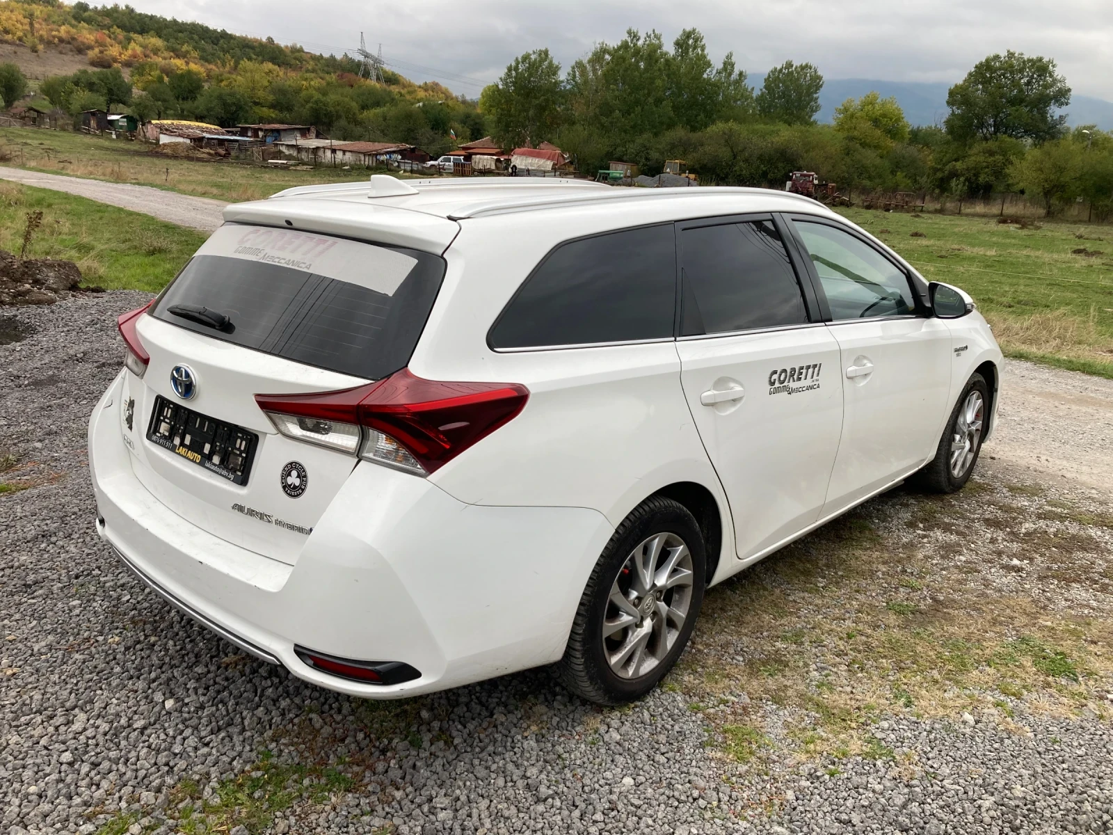 Toyota Auris 1.8 Hibrid 99 k.s - изображение 3
