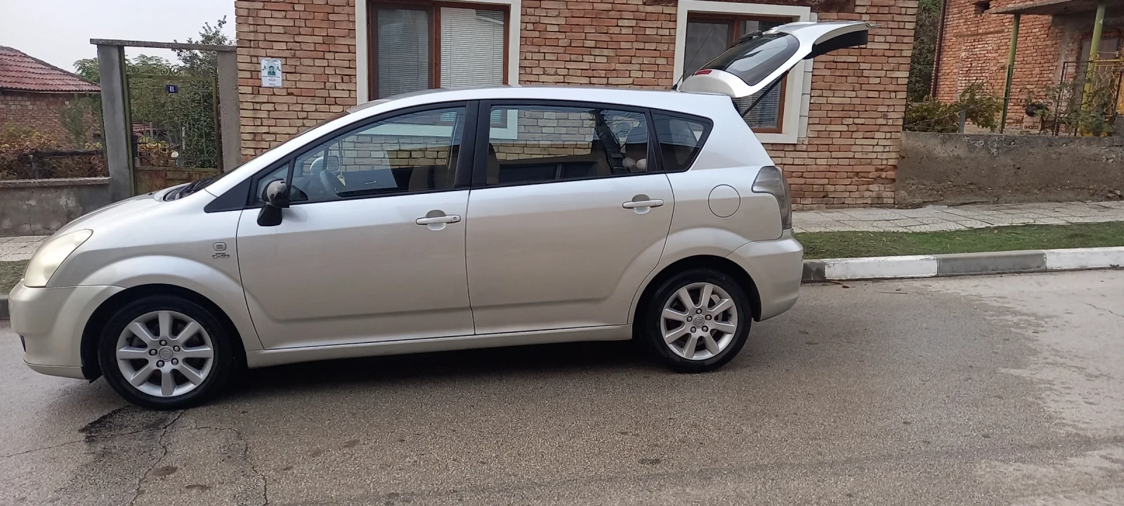 Toyota Corolla verso  - изображение 3