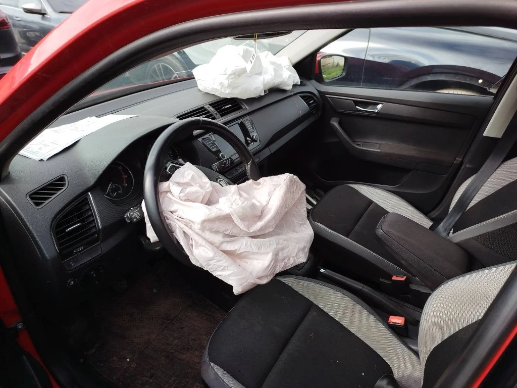 Skoda Fabia 1.0 Мpi LPG - изображение 5