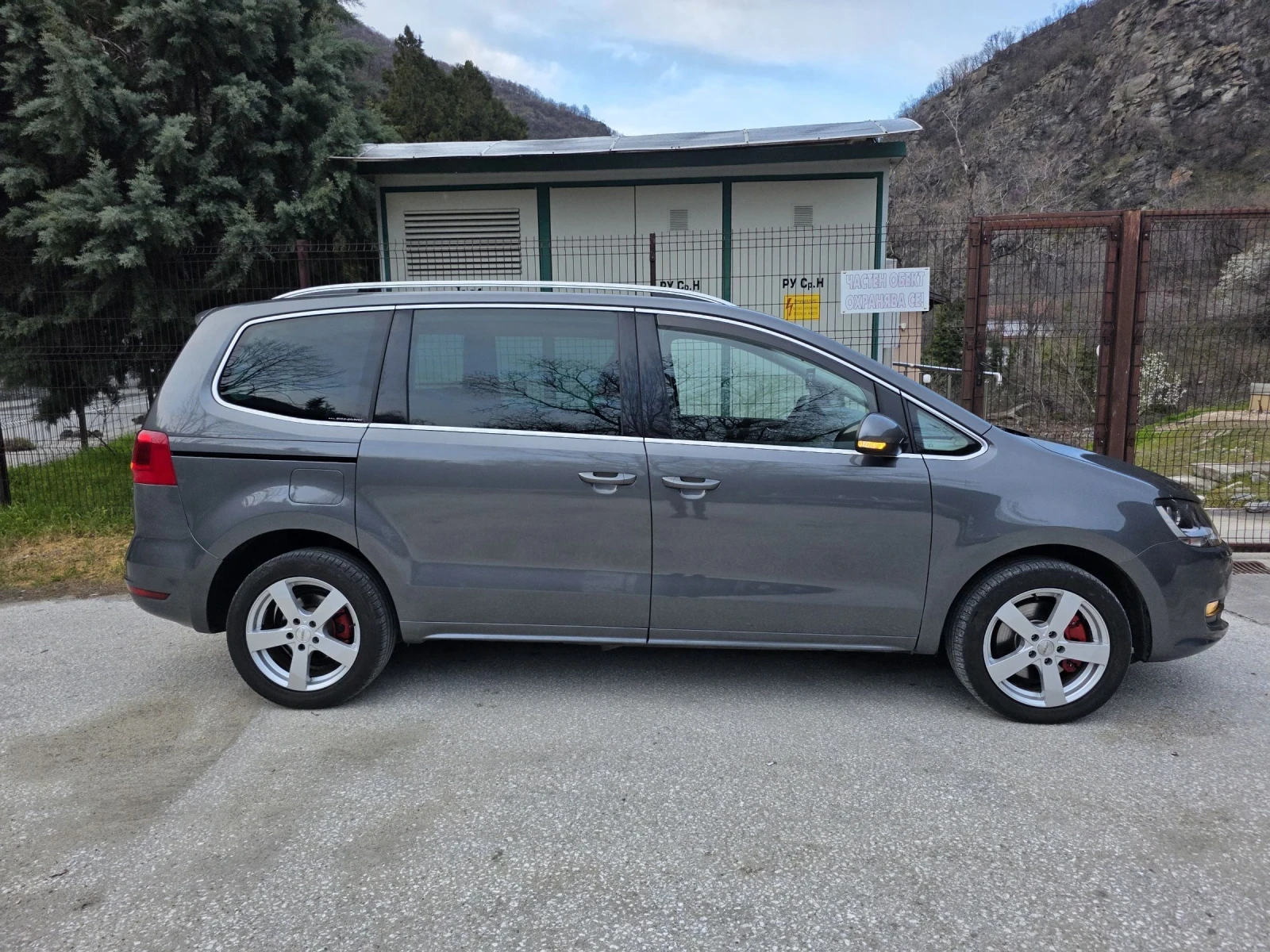 VW Sharan 2.0TDI 140КС 4 MOTION 4x4 * GRAPHITE* 217.000KM, снимка 7 - Автомобили и джипове - 54019491