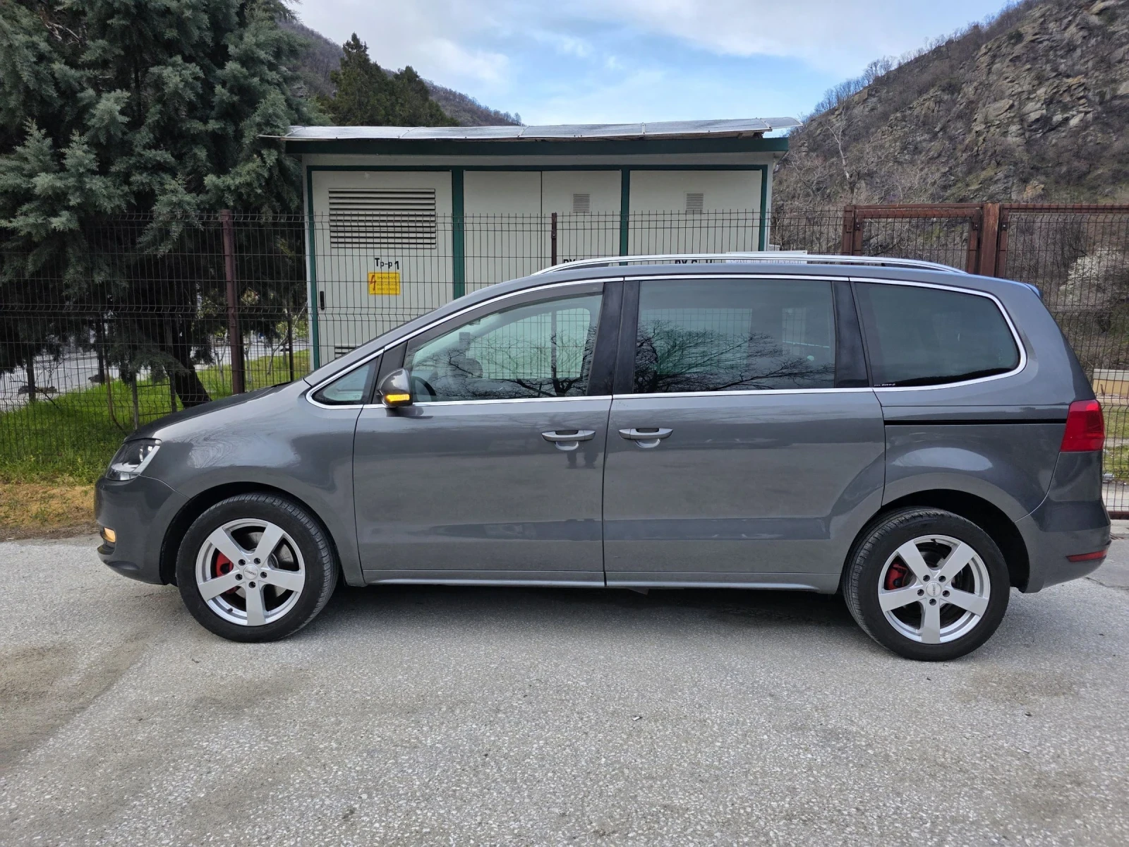 VW Sharan 2.0TDI 140КС 4 MOTION 4x4 * GRAPHITE* 217.000KM, снимка 6 - Автомобили и джипове - 54019491