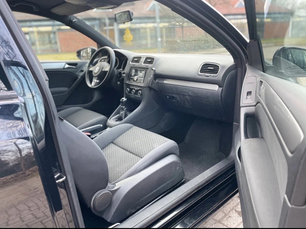 VW Golf 1.6 TDI , снимка 9 - Автомобили и джипове - 54955672