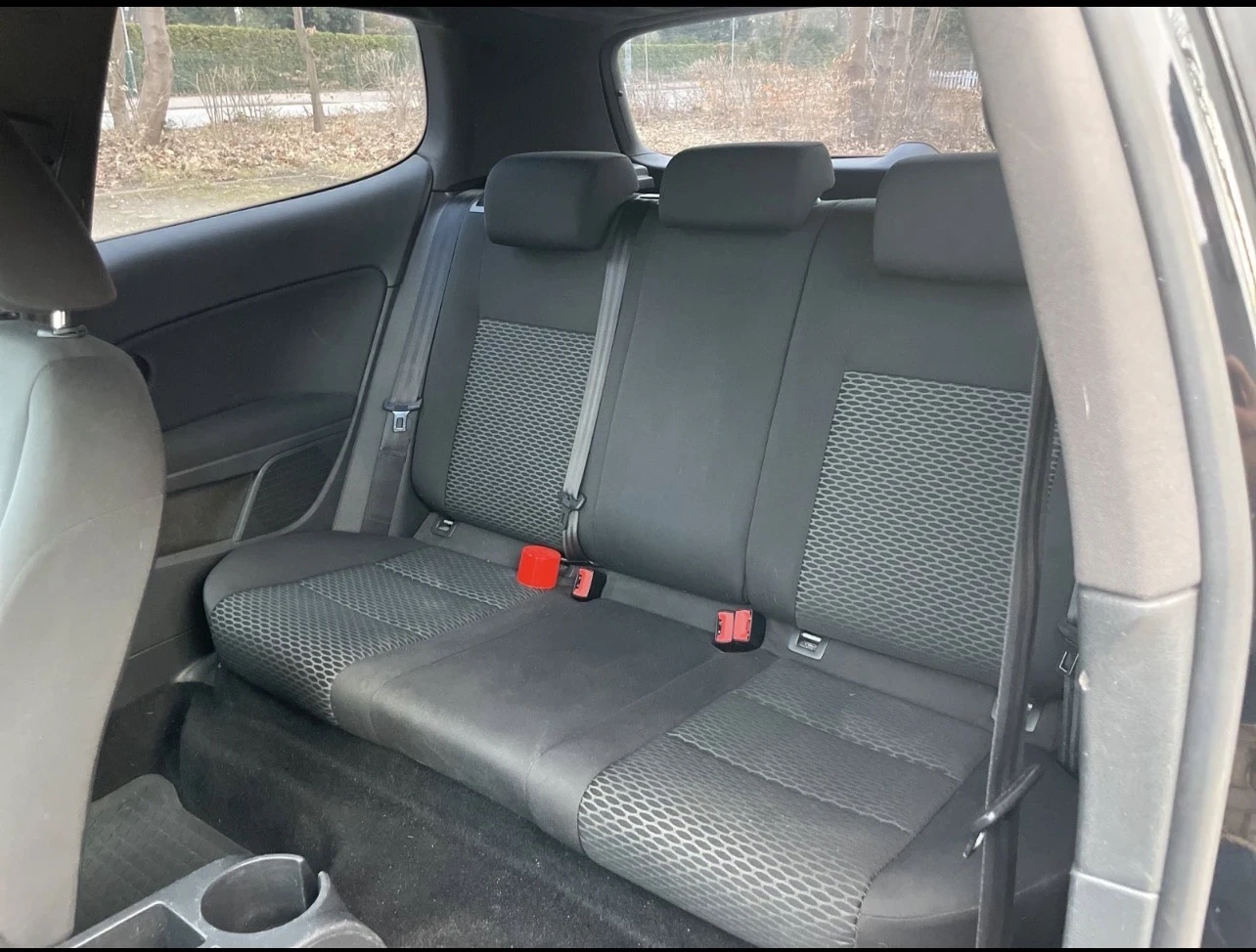 VW Golf 1.6 TDI , снимка 6 - Автомобили и джипове - 54955672