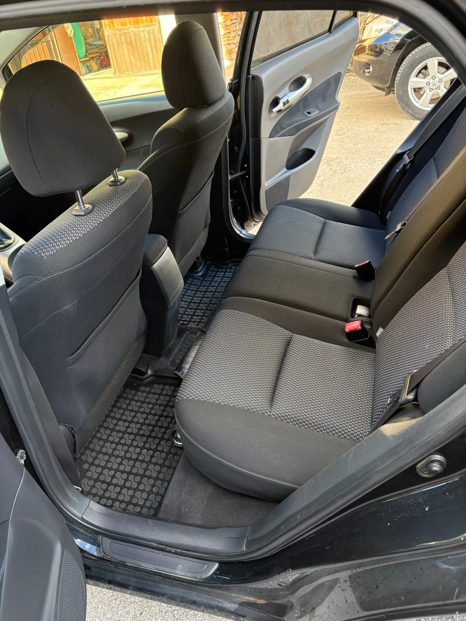 Toyota Auris 2.0 126, снимка 10 - Автомобили и джипове - 55278413