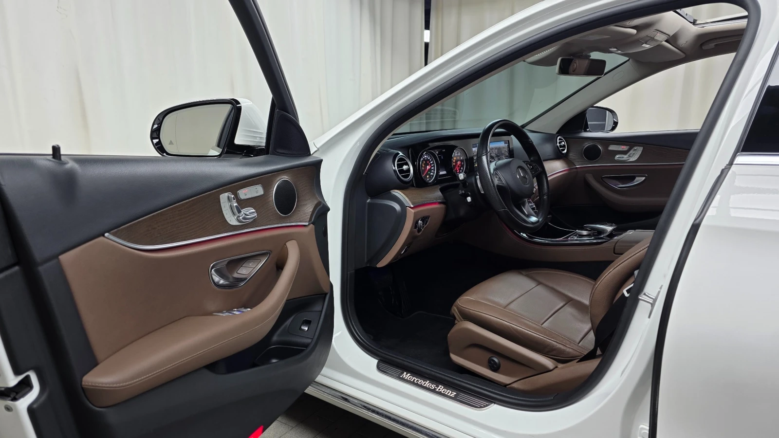 Mercedes-Benz E 300 Model 2018, снимка 8 - Автомобили и джипове - 55643300