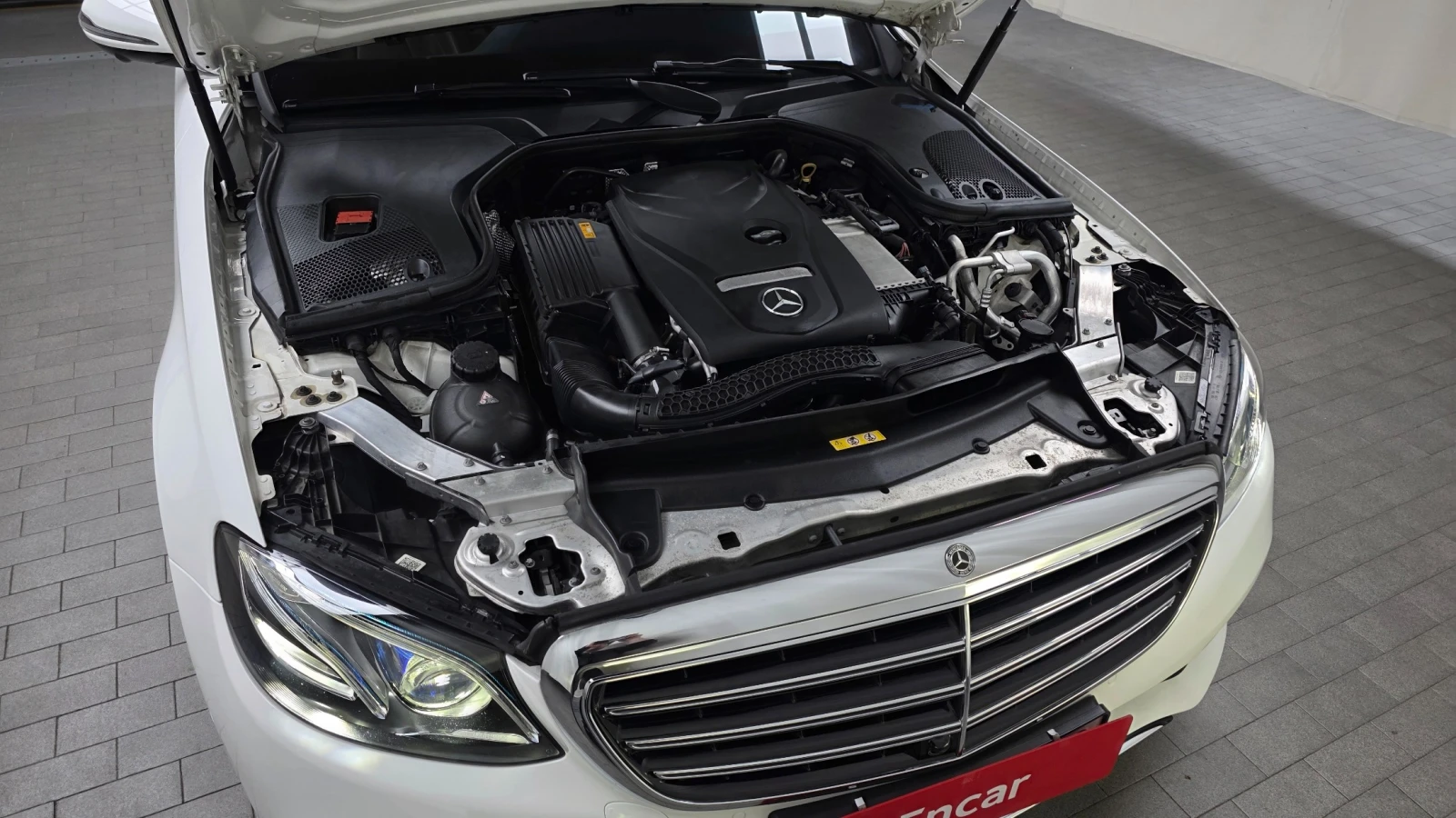 Mercedes-Benz E 300 Model 2018, снимка 16 - Автомобили и джипове - 55643300