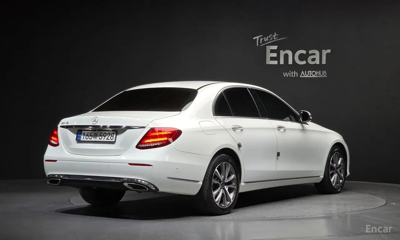 Mercedes-Benz E 300 Model 2018, снимка 2 - Автомобили и джипове - 55643300
