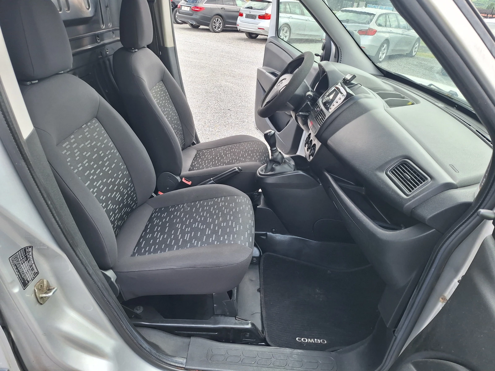 Opel Combo 1.3cdti, снимка 12 - Автомобили и джипове - 55659337