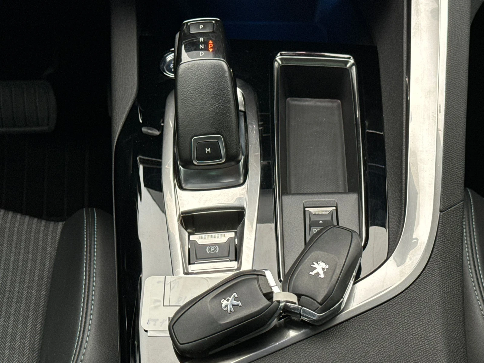 Peugeot 3008 1.5HDI Allure, снимка 15 - Автомобили и джипове - 55745936