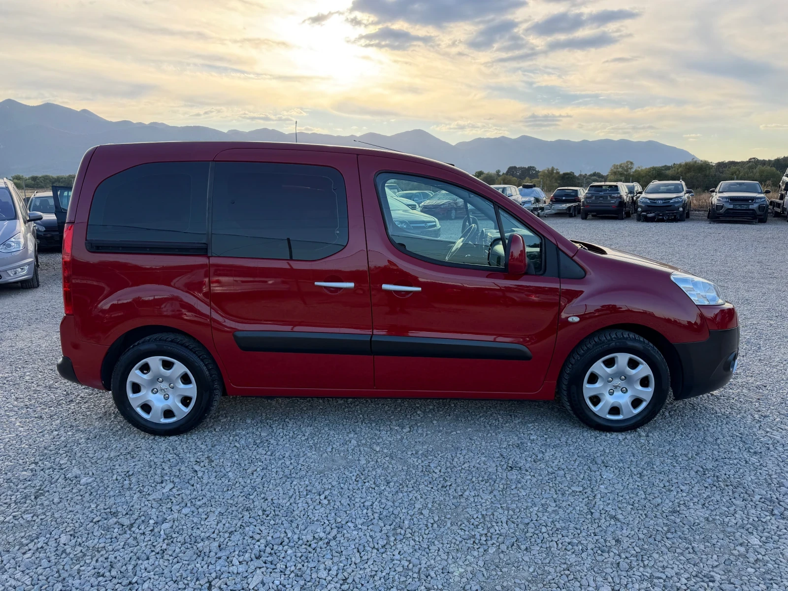 Peugeot Partner 1.6HDI-90PS, снимка 4 - Автомобили и джипове - 56331384