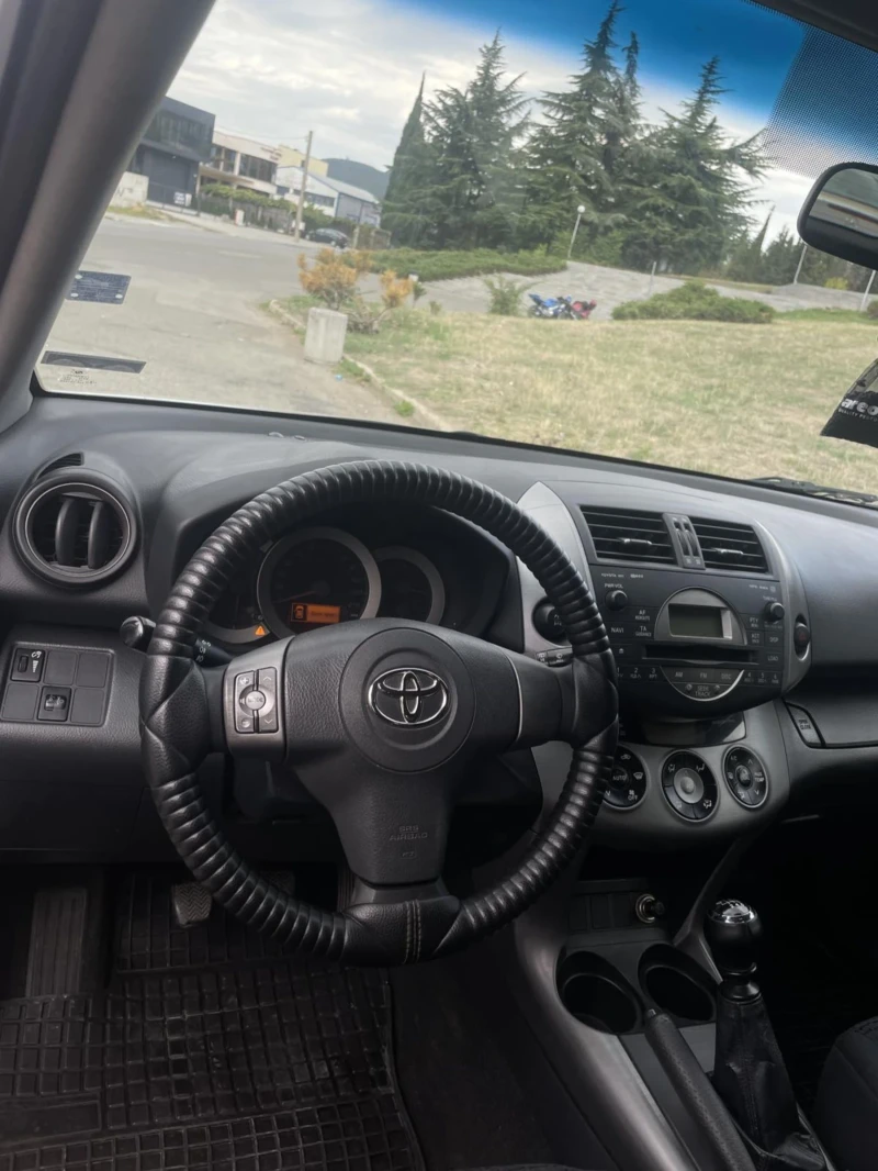 Toyota Rav4 2.2 D-4D, снимка 9 - Автомобили и джипове - 47396425