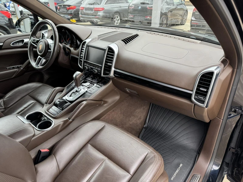 Porsche Cayenne 3.0* 250ps* 4x4* Facelift* КОЖА* НАВИ* КАМЕРА* , снимка 10 - Автомобили и джипове - 51179619