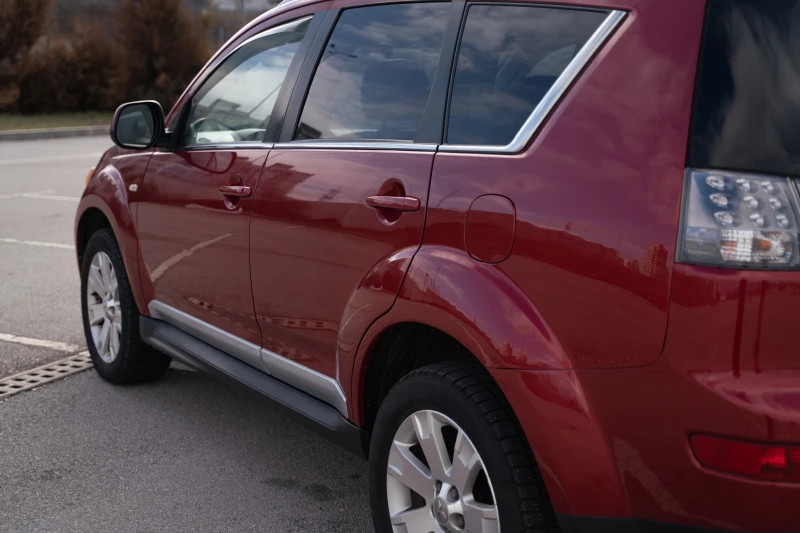 Mitsubishi Outlander, снимка 8 - Автомобили и джипове - 53457631