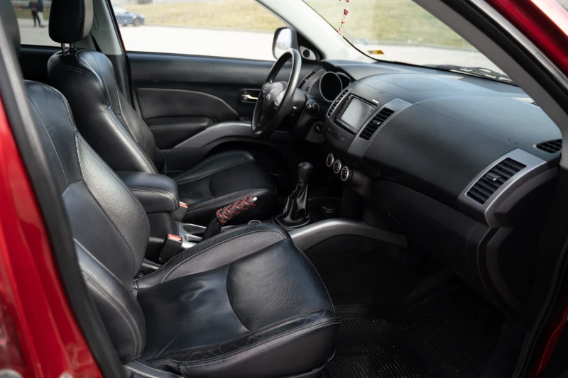 Mitsubishi Outlander, снимка 10 - Автомобили и джипове - 53457631